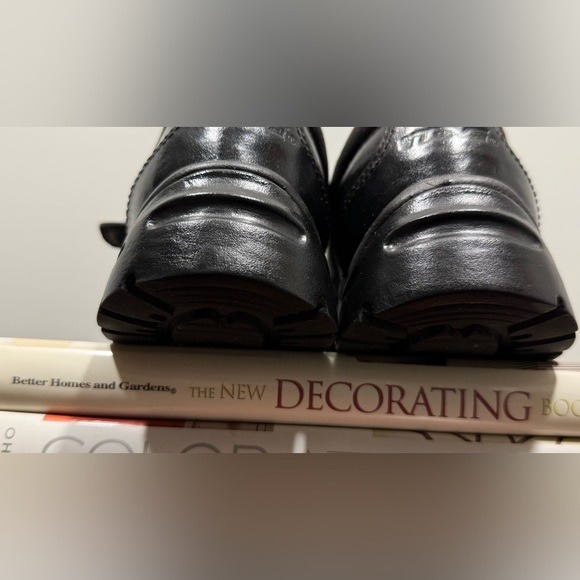 Teva Men’s Black Leather Loafers size 7 1/2 main image 5
